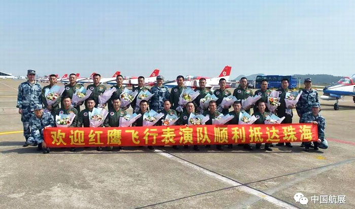 空军航空大学红鹰飞行表演队顺利飞抵珠海.jpg